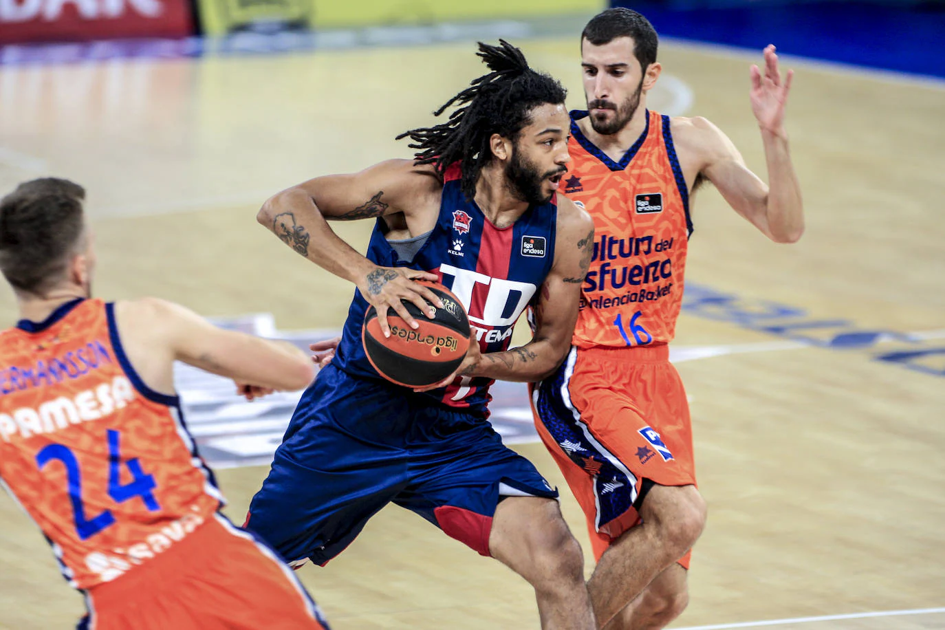 Las fotos del Baskonia - Valencia Basket