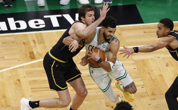 La labor defensiva del exbaskonista Nemanja Bjelica fue importante en la final ante los Celtics