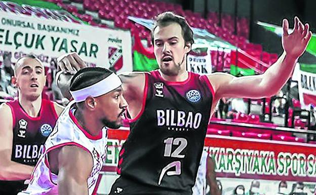 El Bilbao Basket pierde ante el Pinar Karsiyaka y se despide de Europa