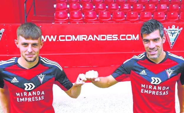 Jofre Carreras (21 años) y Manu García (36) se presentaron como jugadores mirandesistas.