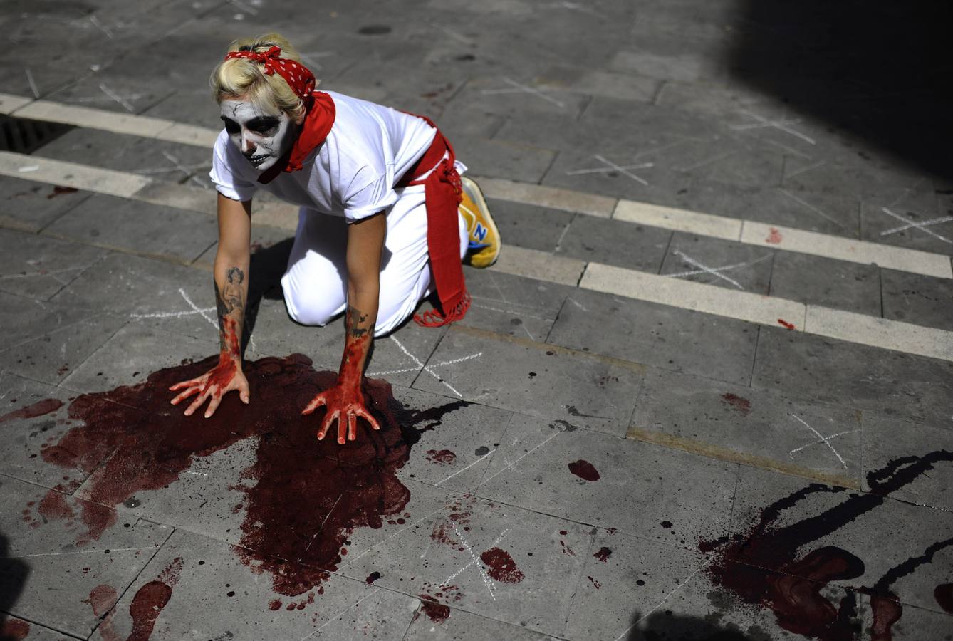 Un 'encierro fúnebre' contra San Fermín
