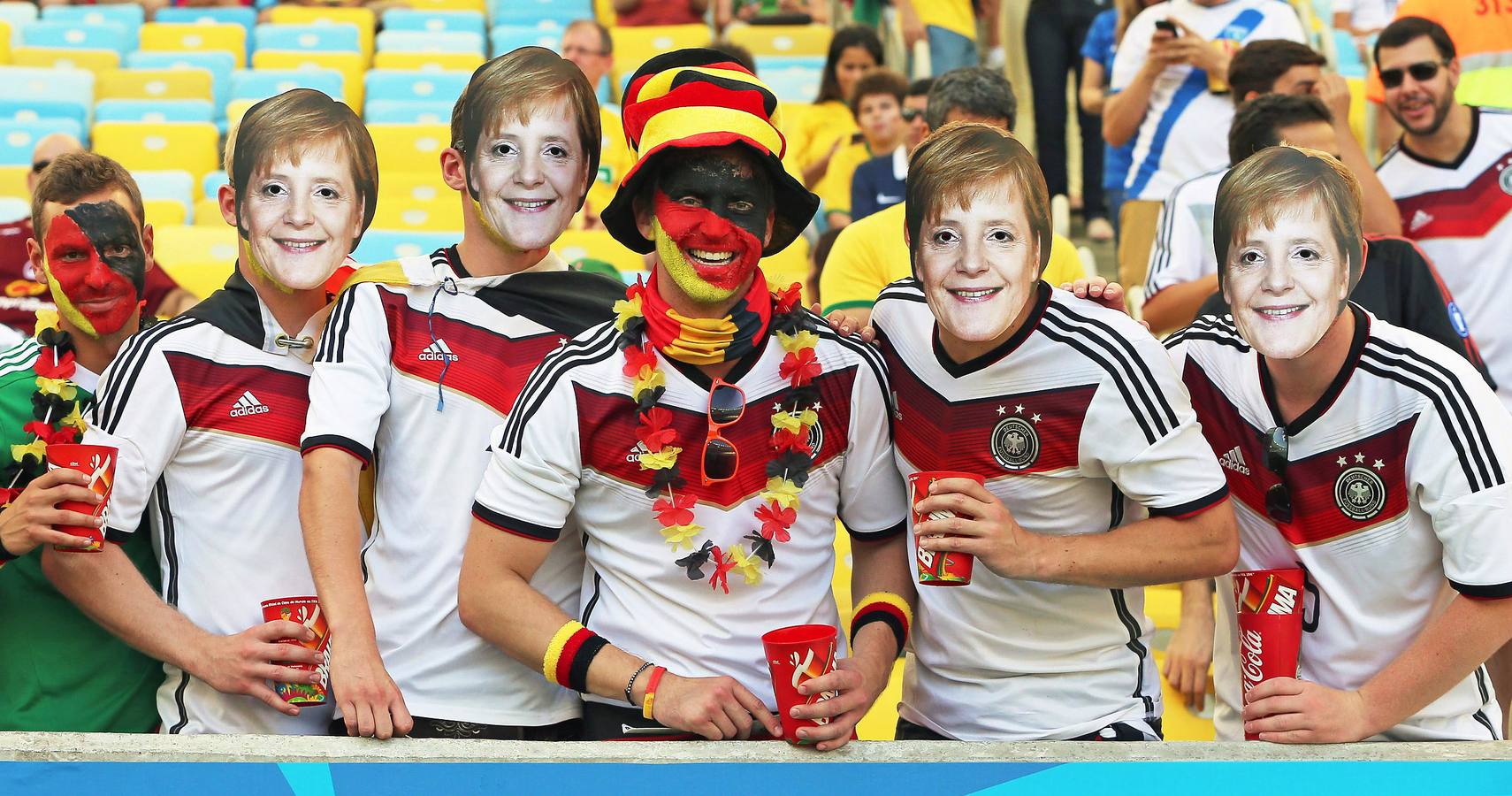 Las aficiones de Argentina y Alemania llenan de color la final del Mundial