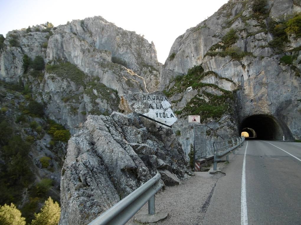 La Yecla, una grieta en medio de los sabinares del Arlanza