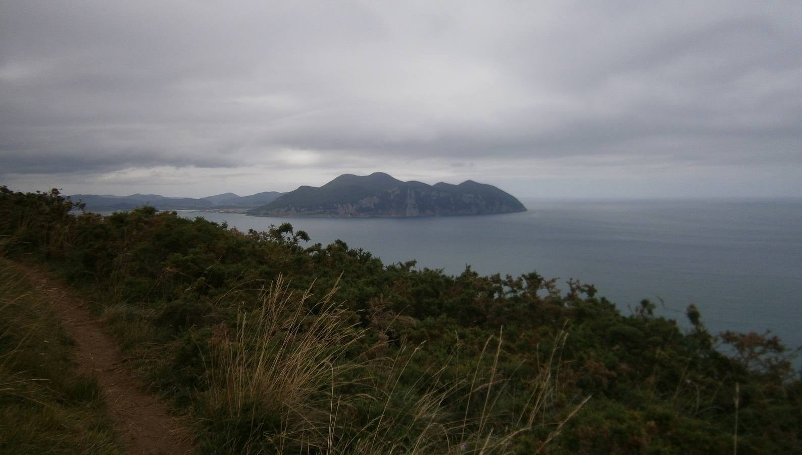 Los acantilados entre Liendo y el mirador de Laredo