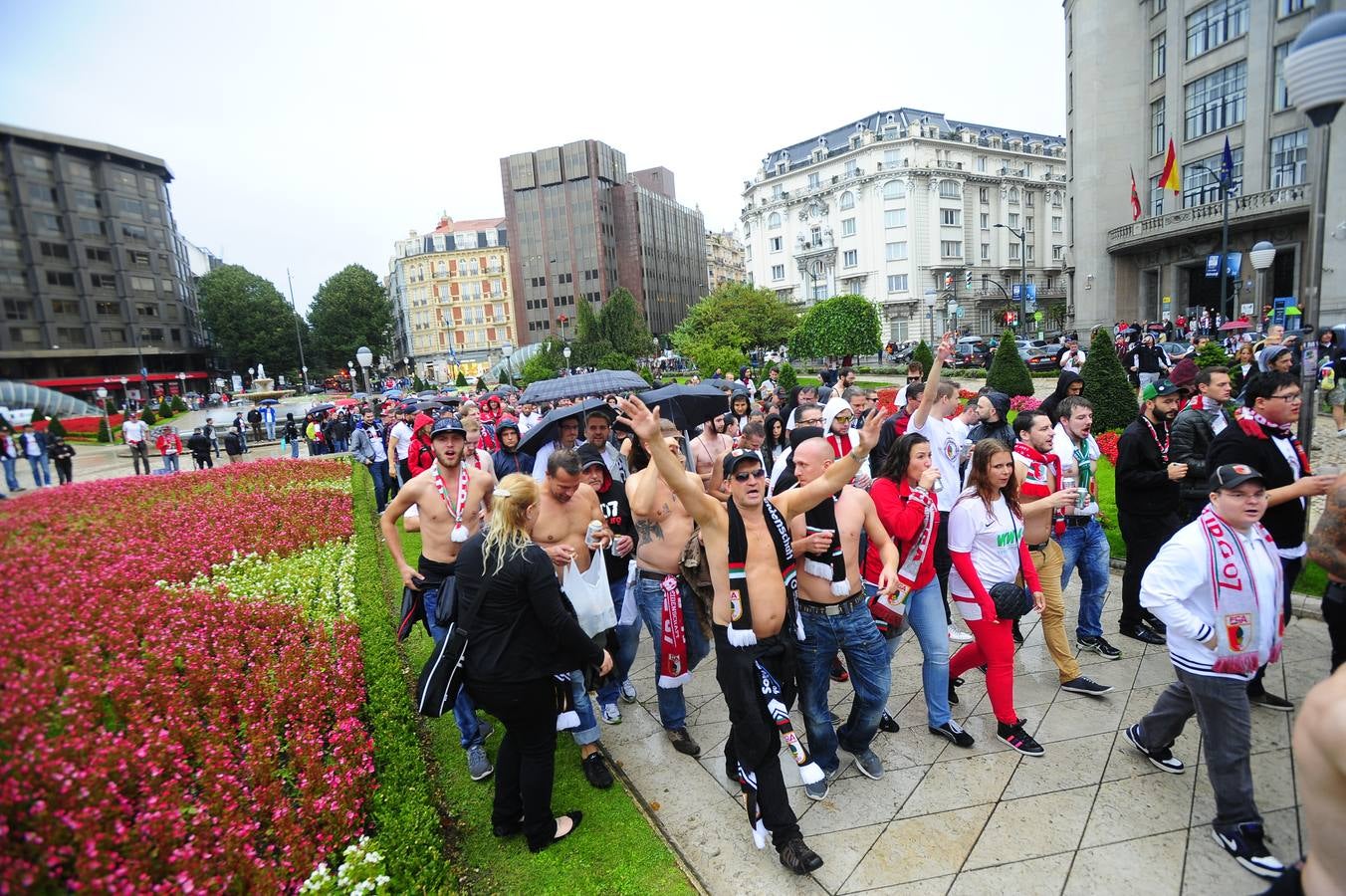 La Ertzaintza escolta a los aficionados del Augsburgo