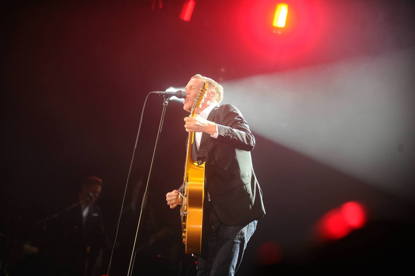 Bryan Adams hace vibrar a 9.500 personas en el BEC