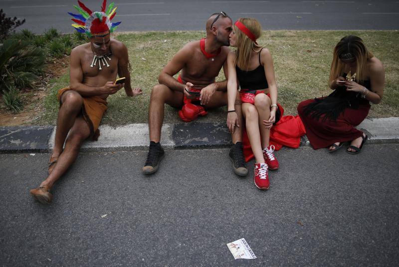 El Carnaval judío se viste de color