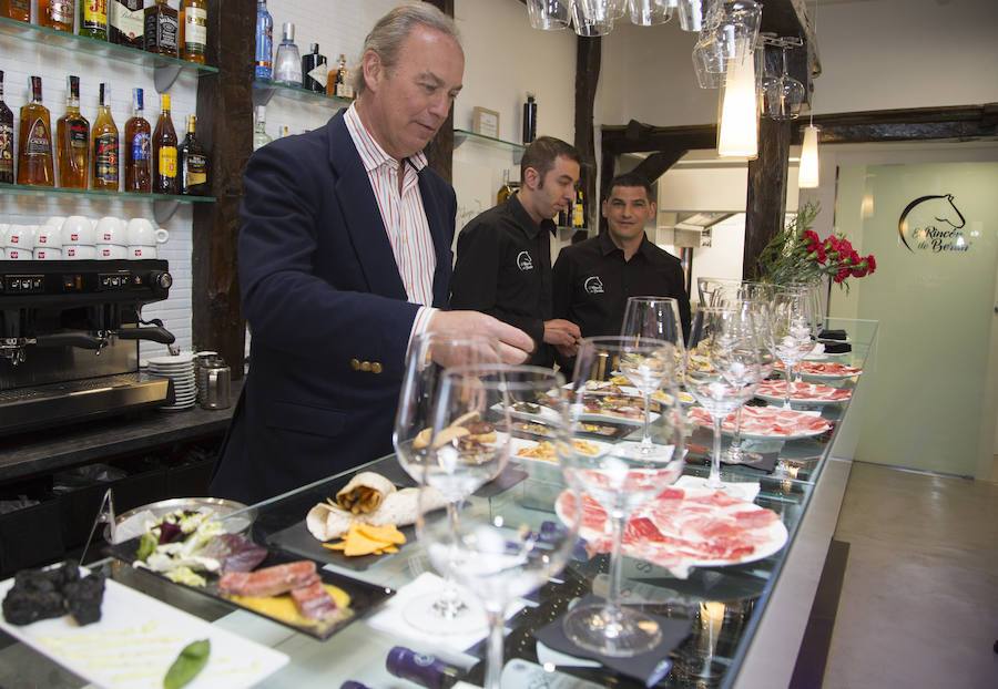 Bertín Osborne pone copas en Valladolid