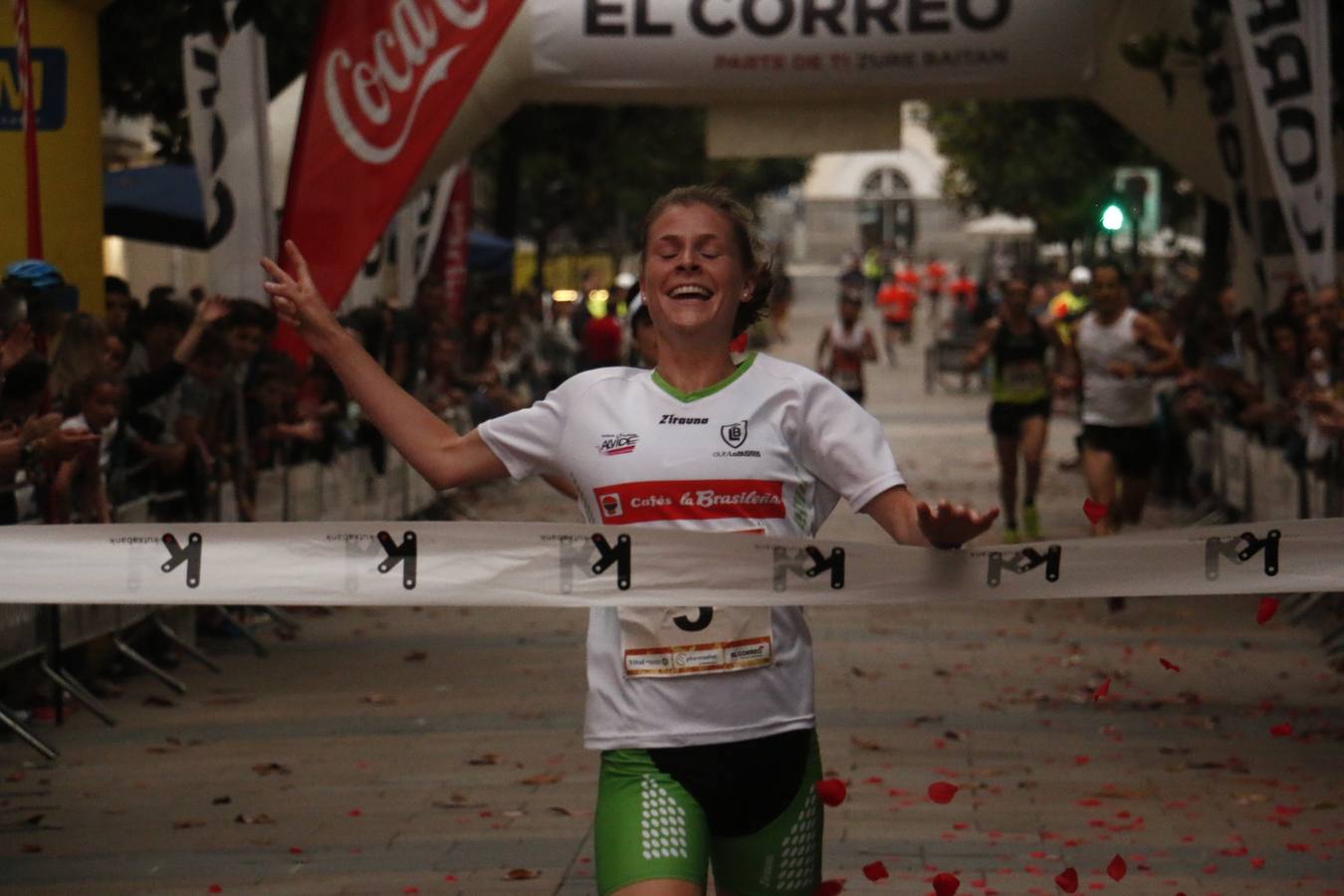 Vitoria se llena de corredores en la noche de San Juan