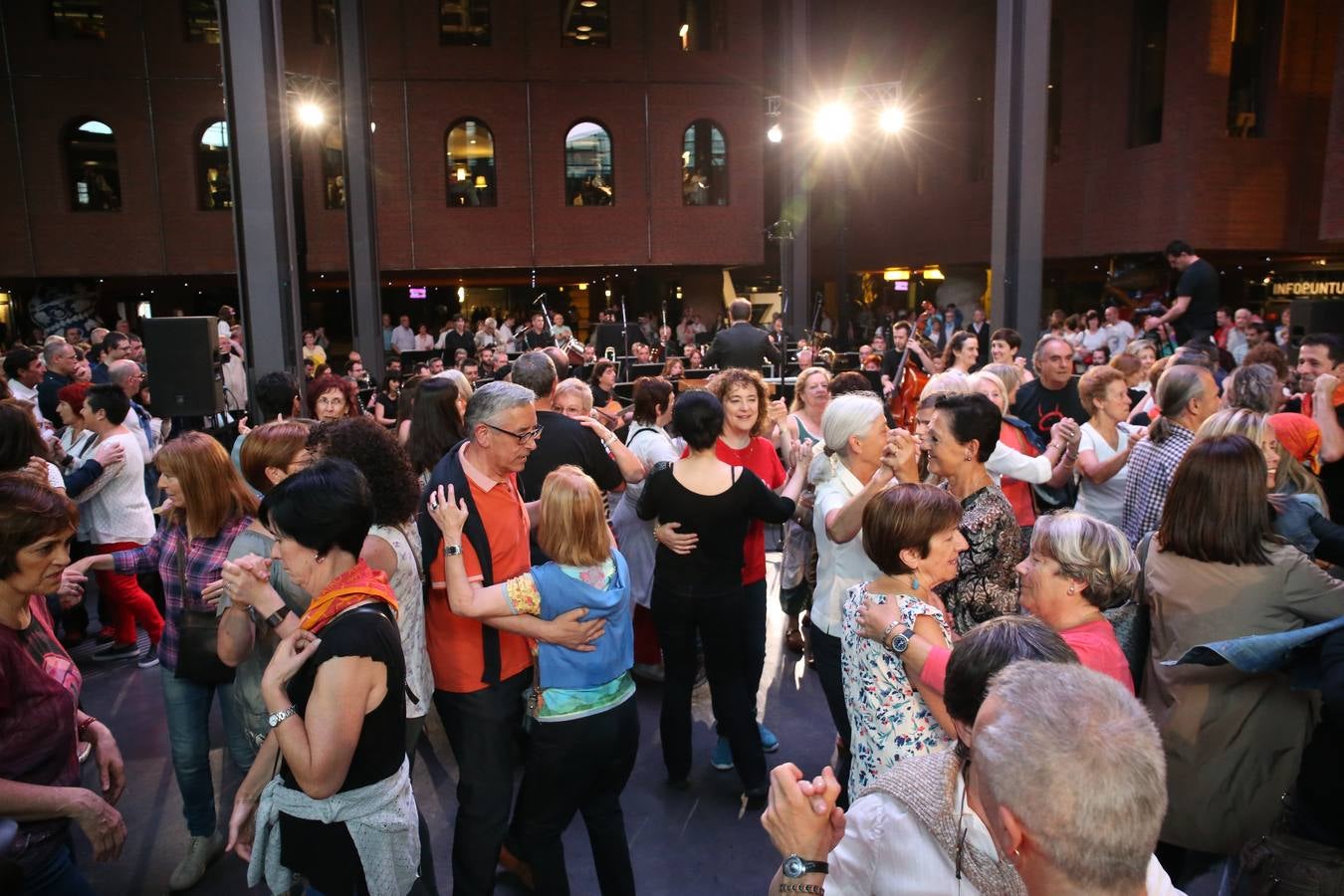 Espectáculo en directo en Azkuna Zentroa