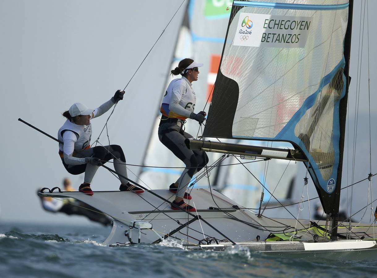 Támara Echegoyen y Berta Betanzos se acercan a la medalla en 49ers