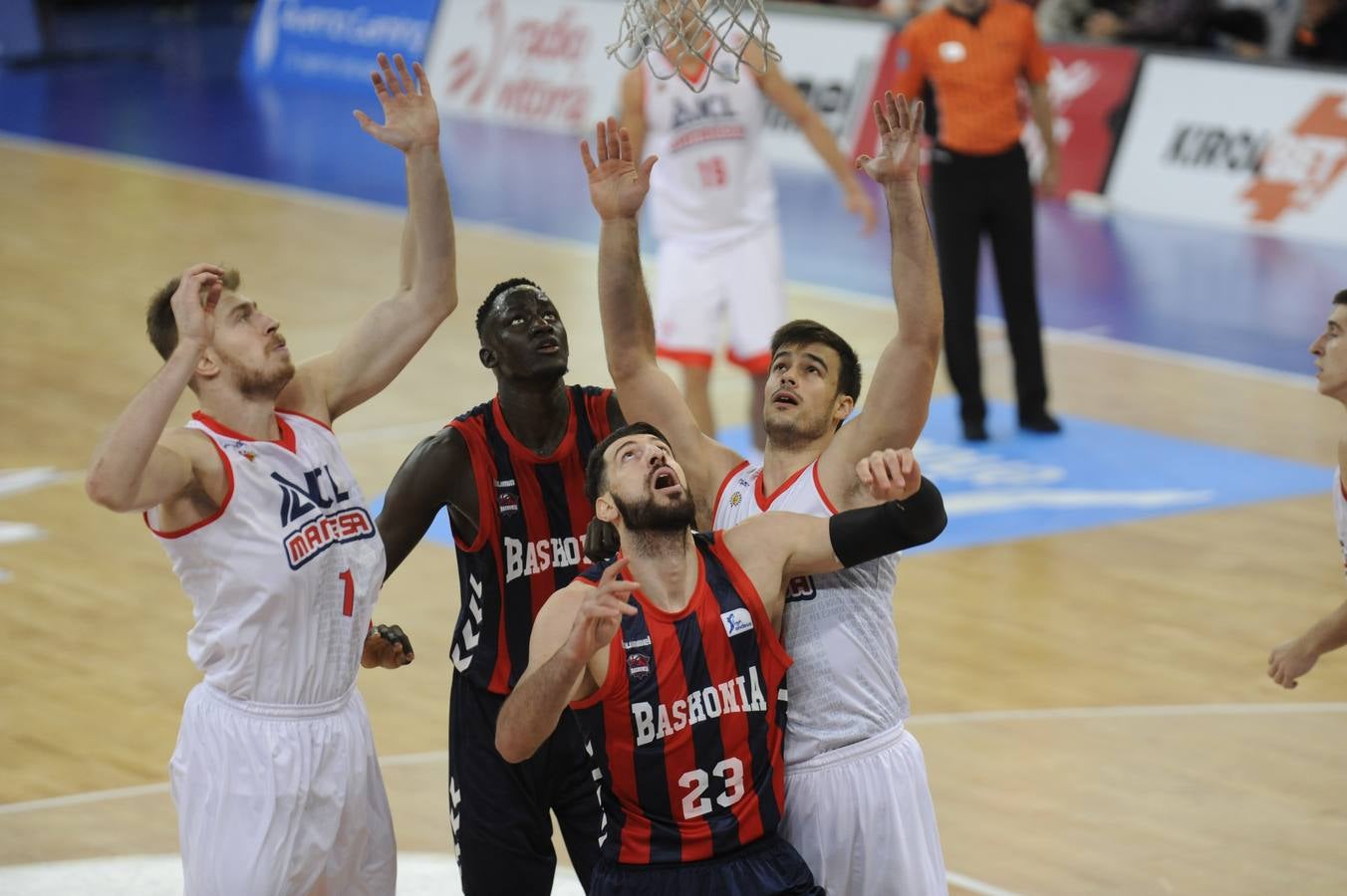 El Baskonia-Manresa en imágenes
