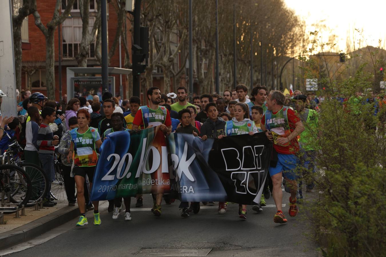 La Korrika recorre las calles de Vitoria