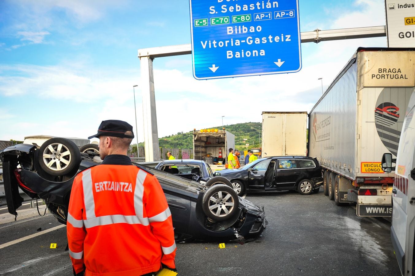 Las imágenes del accidente en la A-15, en Hernani