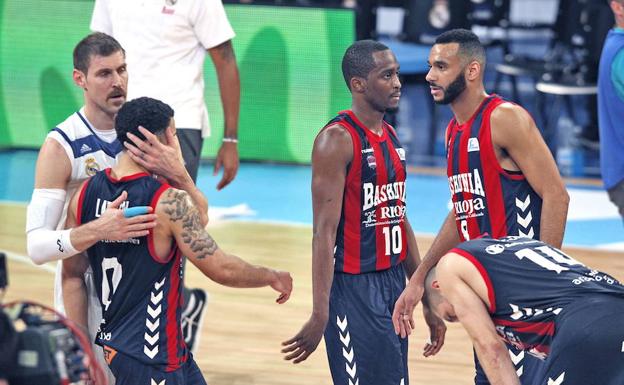 El Baskonia pone a Hanga, Larkin y Ledo en la lista de tanteo