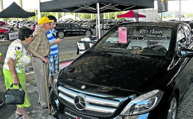 Arranca la Feria de Vehículos de Ocasión en la cúpula del Buesa