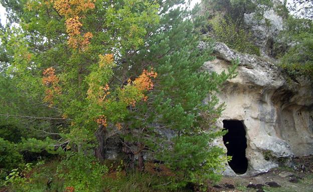 Visita guiada a las cuevas artificiales de Corro, en Valdegovía