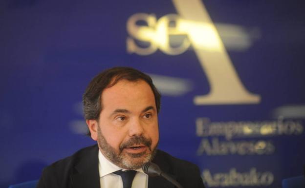 La patronal alavesa da el primer paso para llevar al Ayuntamiento de Vitoria a los tribunales por el IAE