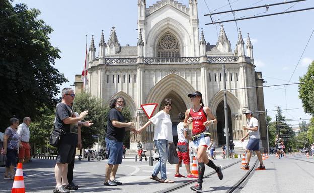 Iván Álvarez se corona como el rey de la larga distancia en el Triathlon Vitoria