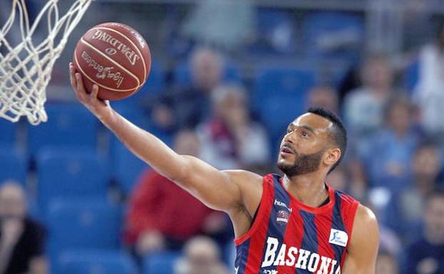 El Baskonia apuesta fuerte e iguala la millonaria oferta del Barcelona por Hanga