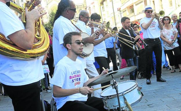 El jazz genuino se pasea por las calles de Vitoria