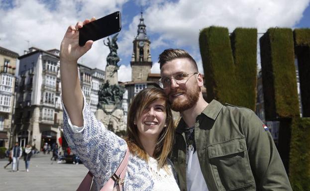 Vitoria actualiza su oferta turística como destino sostenible para este verano