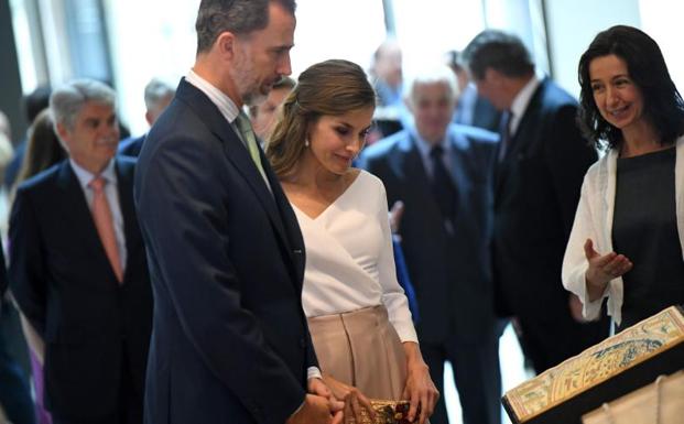 Los Reyes culminan en Oxford su visita a Reino Unido