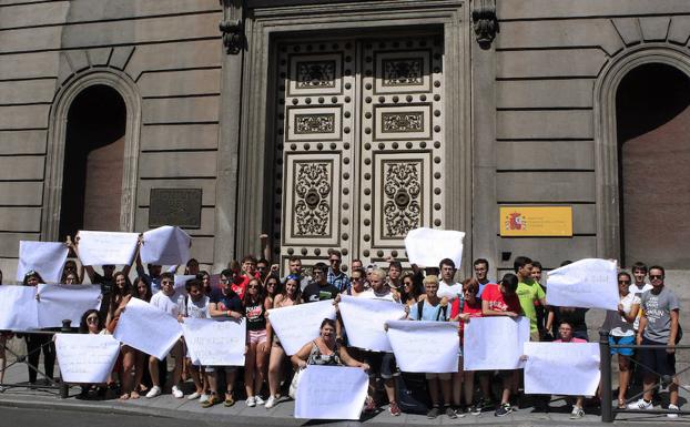 Encierro de delegados universitarios para denunciar la política de becas