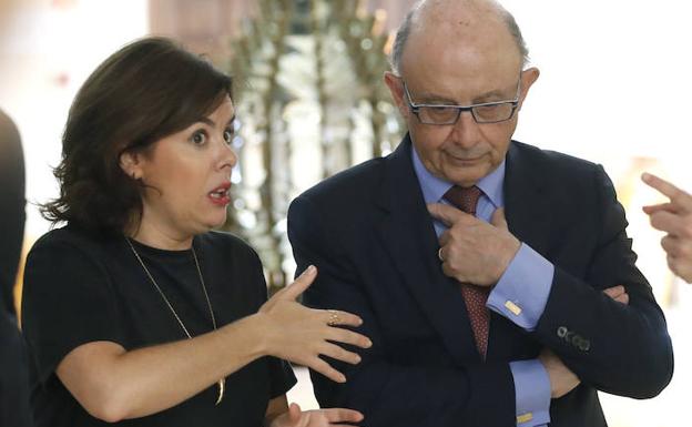 Sáenz de Santamaría visitará este martes la fábrica de Mercedes de Vitoria