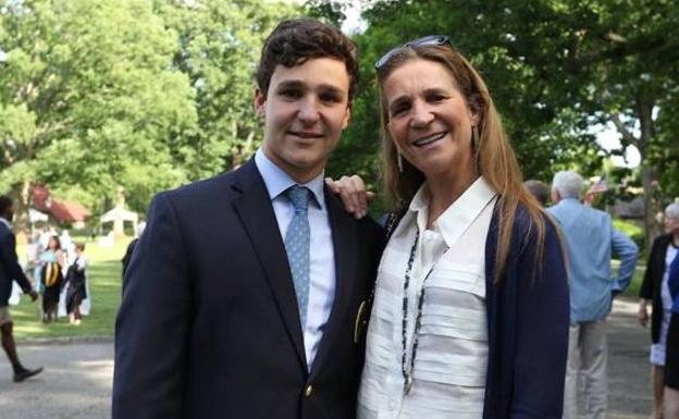 El extraño detalle de la foto de la graduación de Froilán del que todos hablan