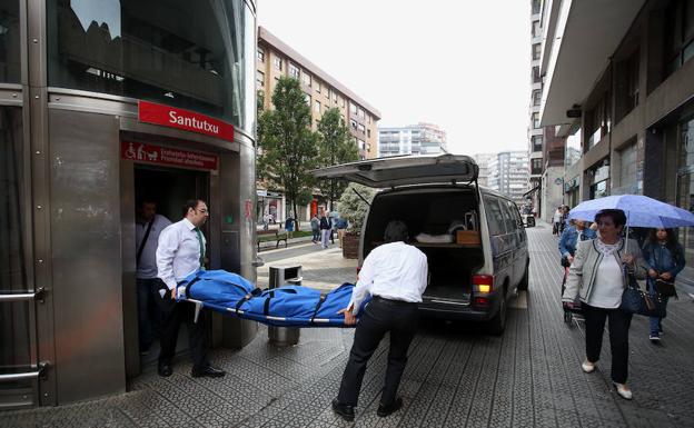 Muere un hombre al ser arrollado en la estación de metro de Santutxu