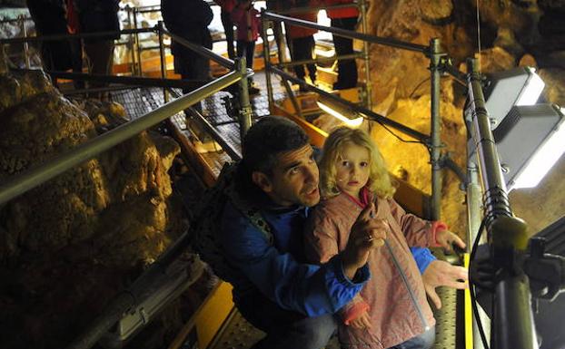La cueva de Santimamiñe saca sus sonidos prehistóricos al exterior