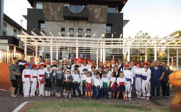 Artie celebra sus 30 años en danza con un alarde en Gautegiz Arteaga