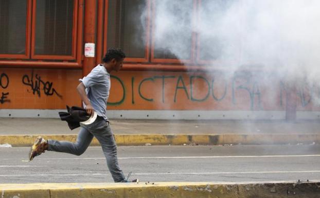 Venezuela reprime las protestas con gases y balas de goma