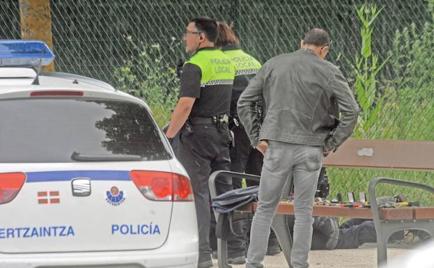 Roba en un coche dos días después de sustraer el bolso a una anciana en Bilbao