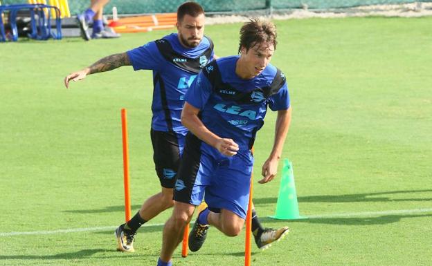 Pina ya se entrena con el Alavés