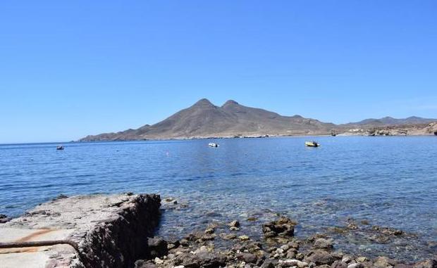 Muere un bilbaíno en una playa de Almería cuando practicaba snorkel