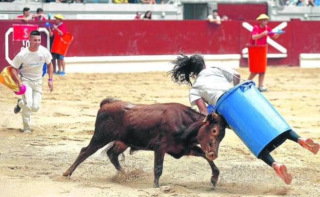 Sólo las vaquillas llevan público al Iradier