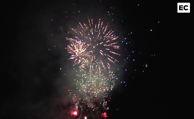 Impresionante lluvia de color de los valencianos Turis