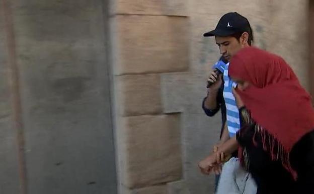 Primeras imágenes de Mohamed Aalla en Ripoll tras ser puesto en libertad