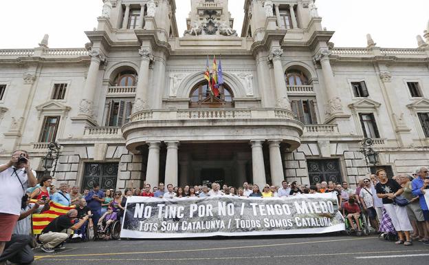 La marcha antiterrorista de Barcelona llena el espacio televisivo