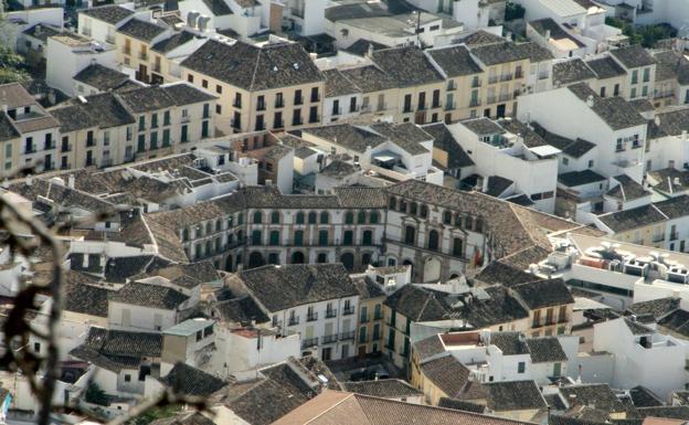 Ordenan la detención de una mujer huida con sus dos hijas hace un mes en Málaga