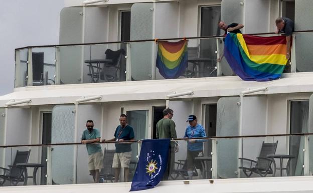 Un crucero con 2.600 gays recala en Getxo