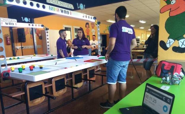 Dos jóvenes de Galdakao y Etxebarri participan en la final nacional de robótica