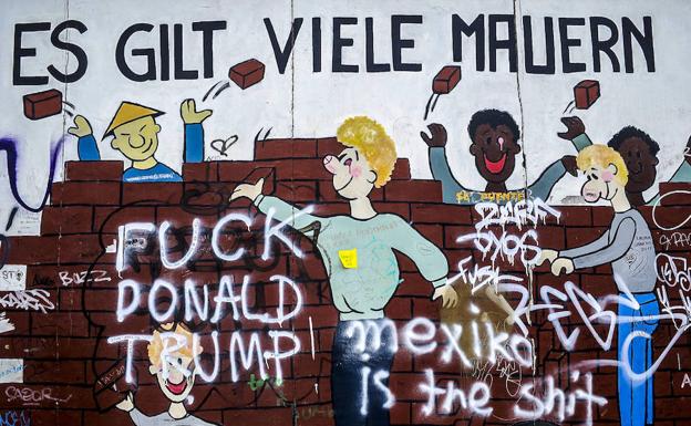 Trozos de historia en el muro de Berlín