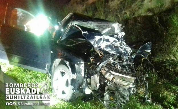 Dos muertos en Salvatierra al chocar un coche contra otro que circulaba en sentido contrario