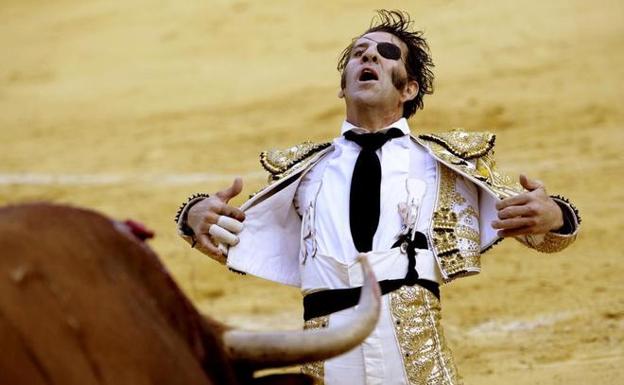 Padilla luce una bandera franquista: «No me di cuenta del águila»