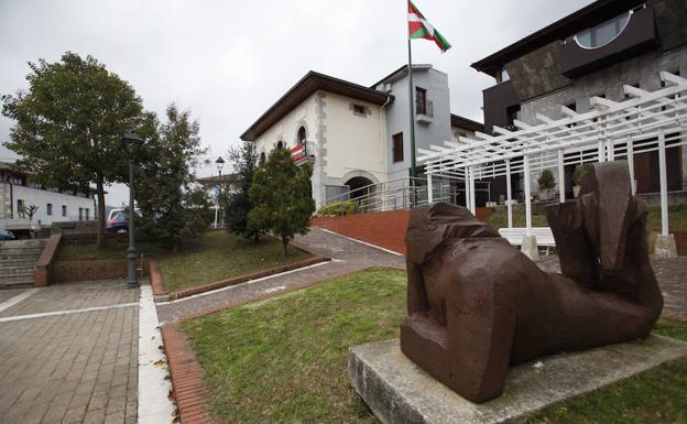 Los grafiteros se arman de aerosoles para dar color a Gautegiz Arteaga