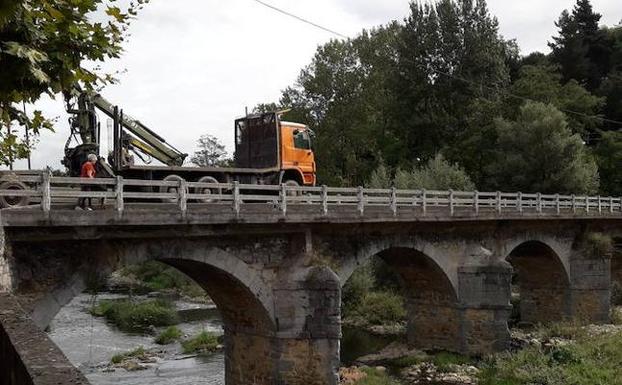 «Si un camión se queda atrapado y hay una urgencia no podemos abandonar Arakaldo»