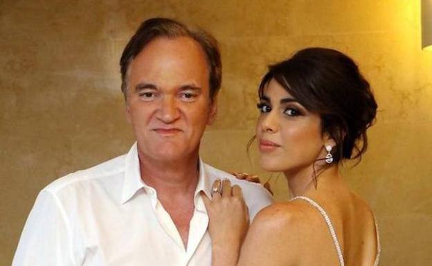 Tarantino festeja su compromiso con Daniella Pick